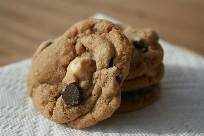 effortless-secret-baking-perfect-crispy-edged-cookies-with-chewy-centers.w654.jpg