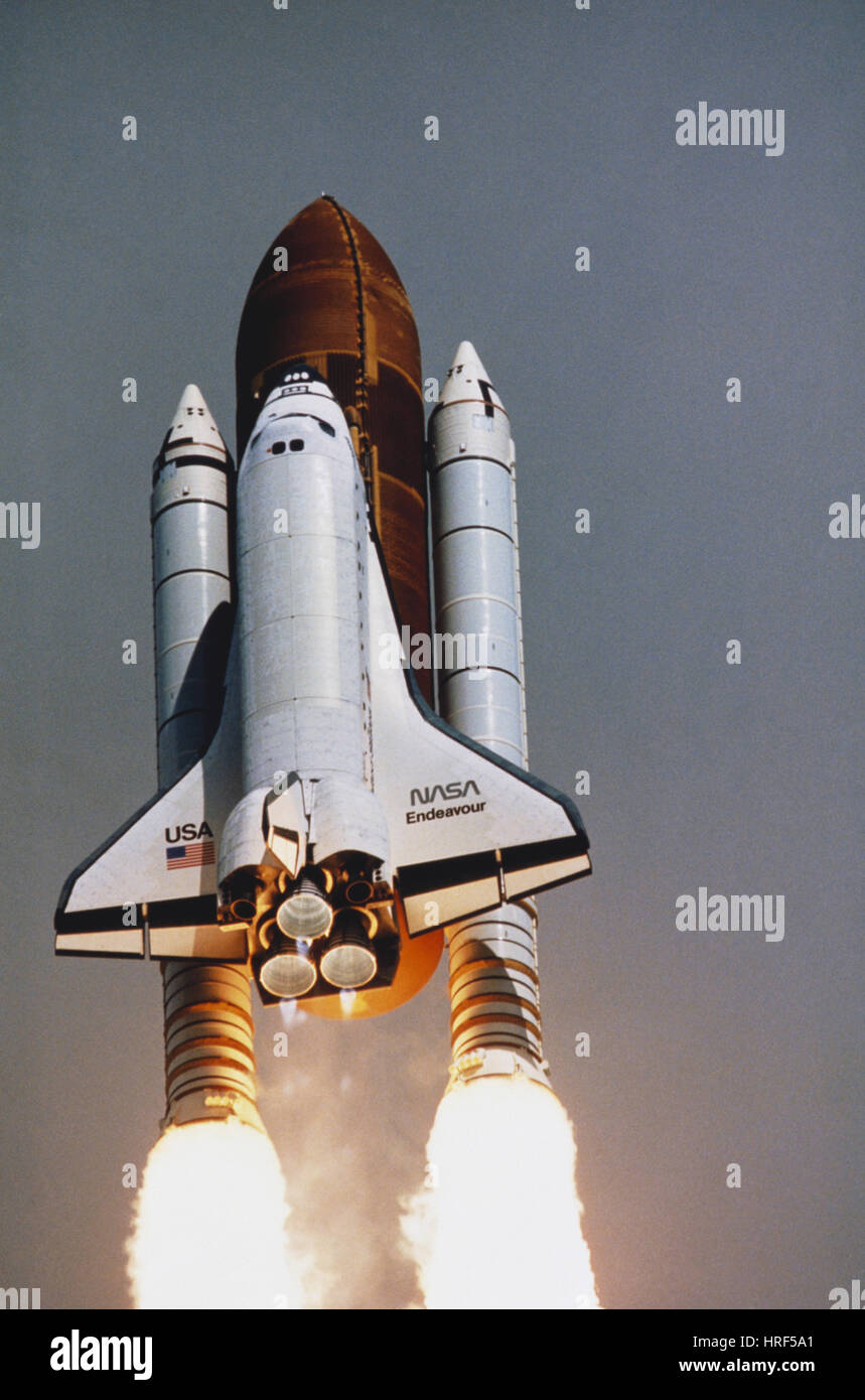 sts-57-space-shuttle-endeavour-launch-1993-HRF5A1.jpg