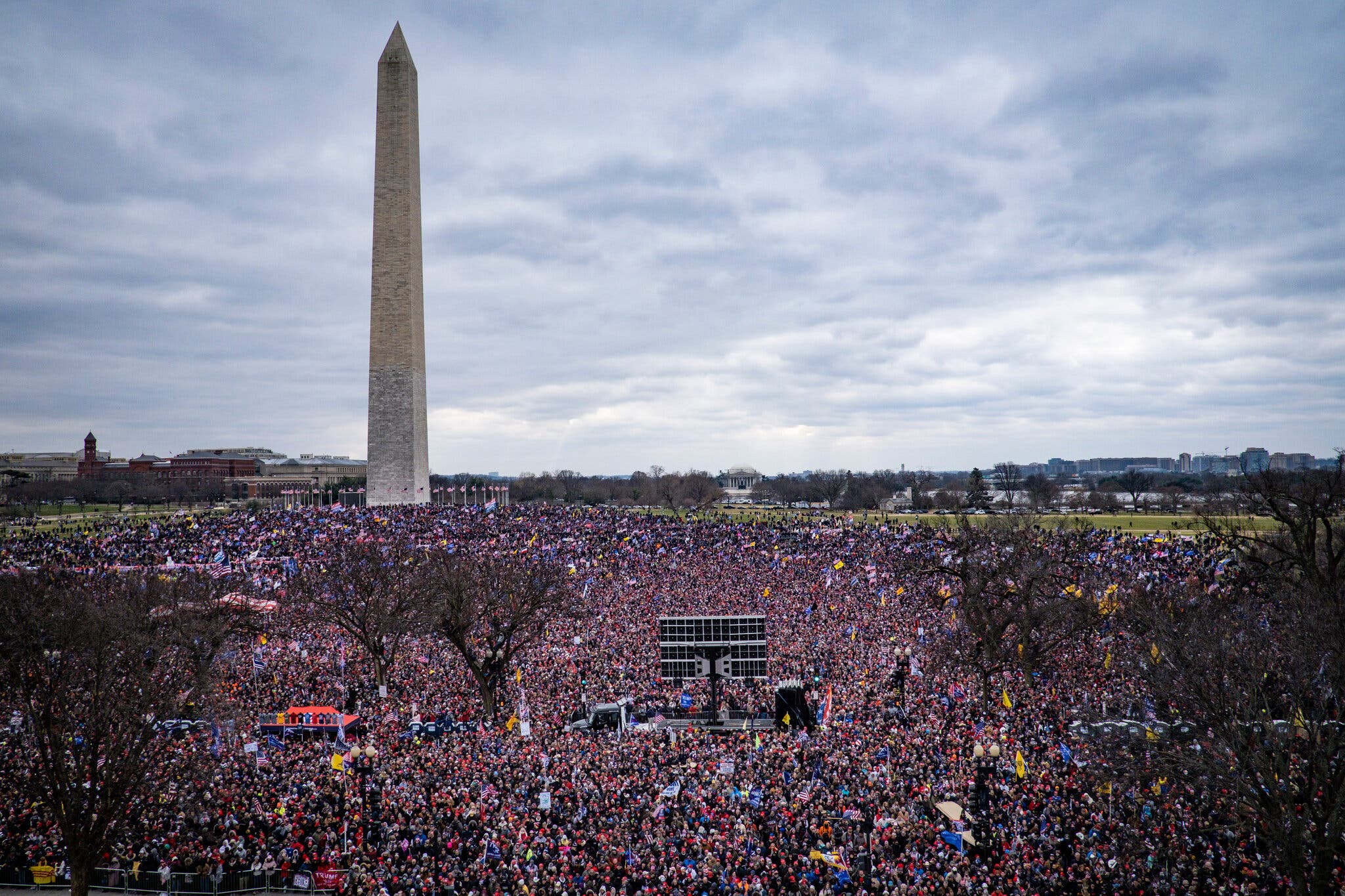 08election-live-factcheck-crowds-widest-NYT-lght-superJumbo.jpg