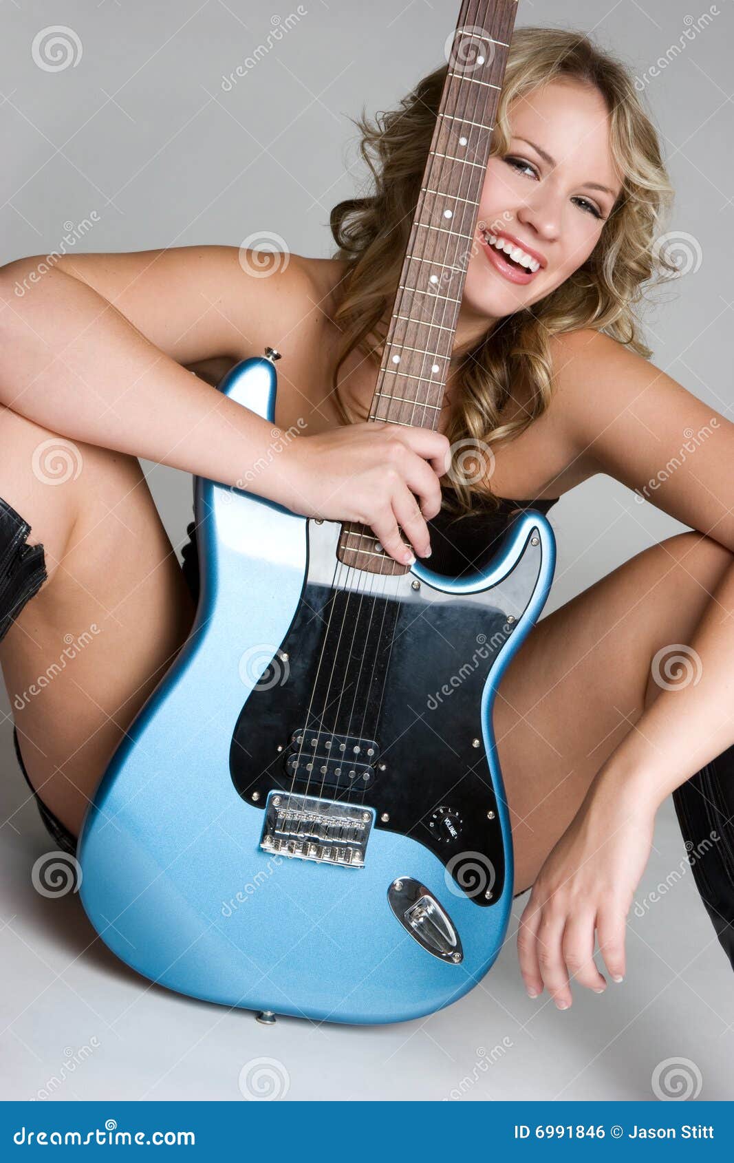 sexy-guitar-girl-6991846.jpg