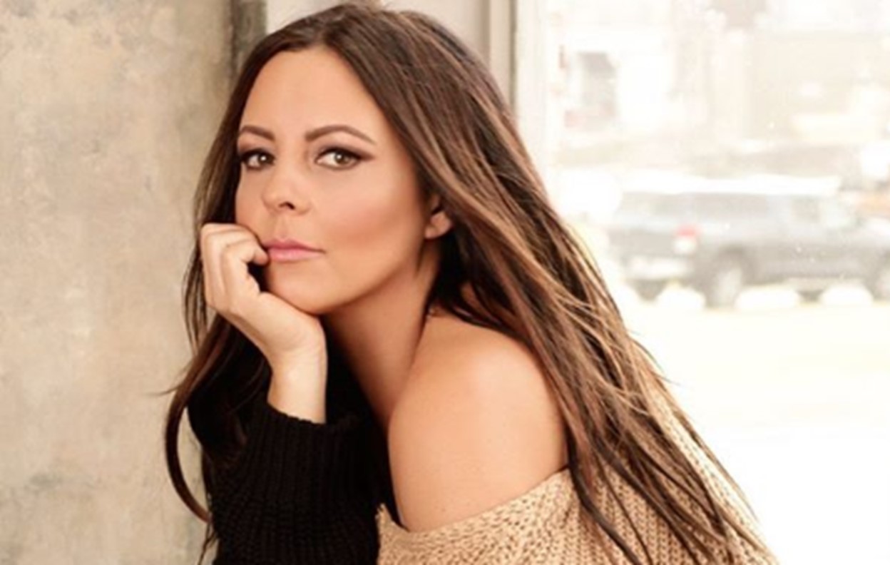 sara-evans-award-.jpg