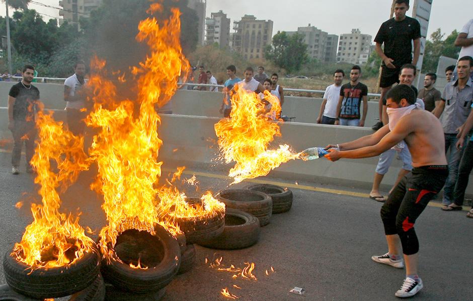 burning-tyres-beirut-al-akhbar.jpg