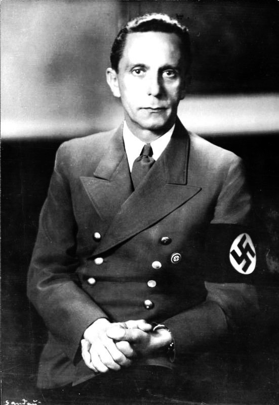Bundesarchiv_Bild_183-1989-0821-502%2C_Joseph_Goebbels.jpg