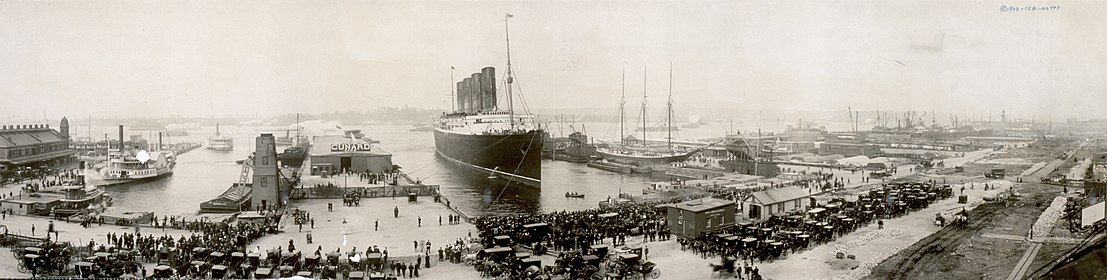 1107px-The_Lusitania_at_end_of_record_voyage_1907_LC-USZ62-64956.jpg